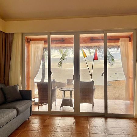 Coco Grove Beach Resort, Siquijor Island ภายนอก รูปภาพ A room at the resort