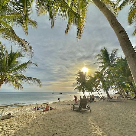 Coco Grove Beach Resort, Siquijor Island ภายนอก รูปภาพ Sunset at the beach