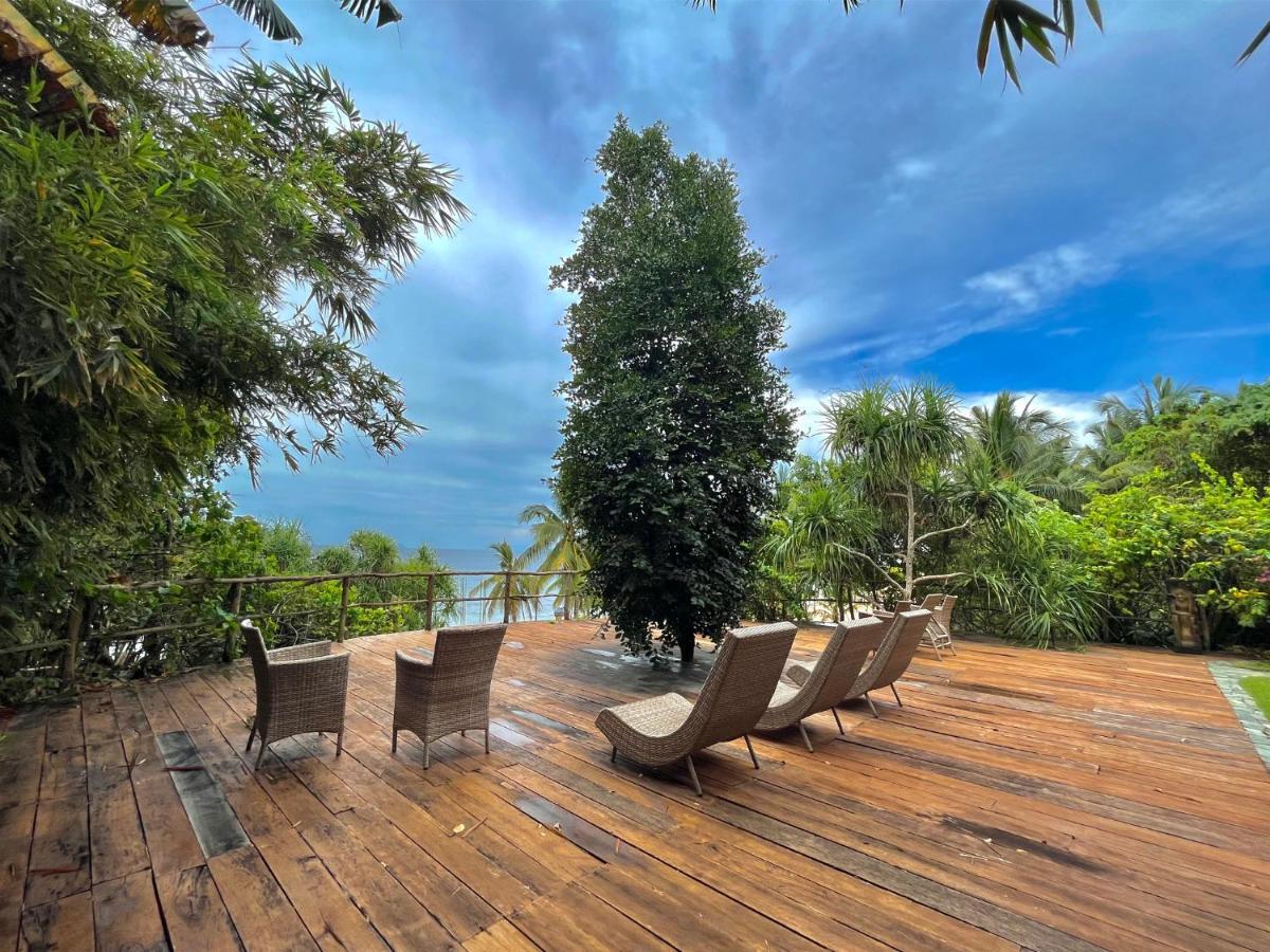 Coco Grove Beach Resort, Siquijor Island ภายนอก รูปภาพ View of the beach from the resort