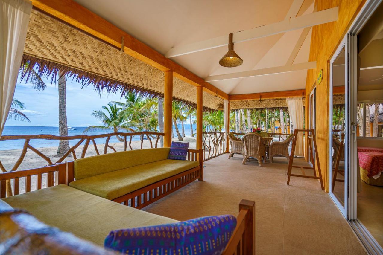 Coco Grove Beach Resort, Siquijor Island ภายนอก รูปภาพ A view of the beach from the hotel