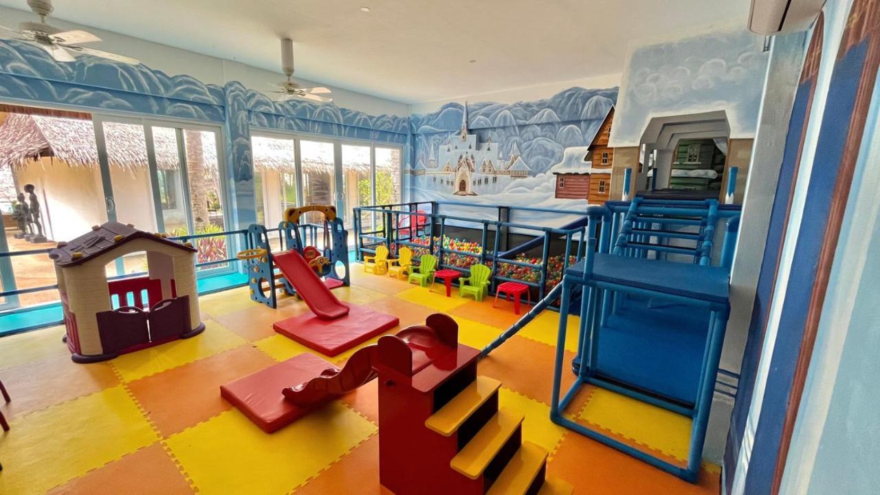 Coco Grove Beach Resort, Siquijor Island ภายนอก รูปภาพ An indoor playground in Thailand