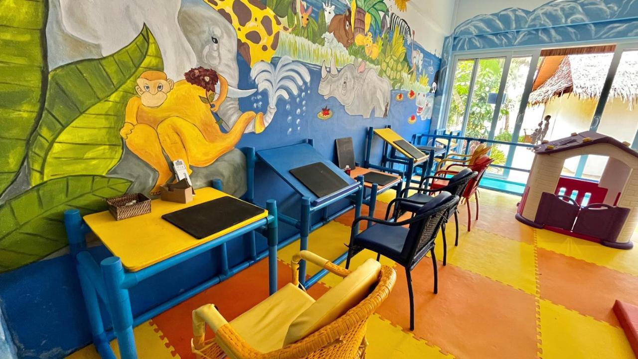 Coco Grove Beach Resort, Siquijor Island ภายนอก รูปภาพ The Children's Museum of Oakville