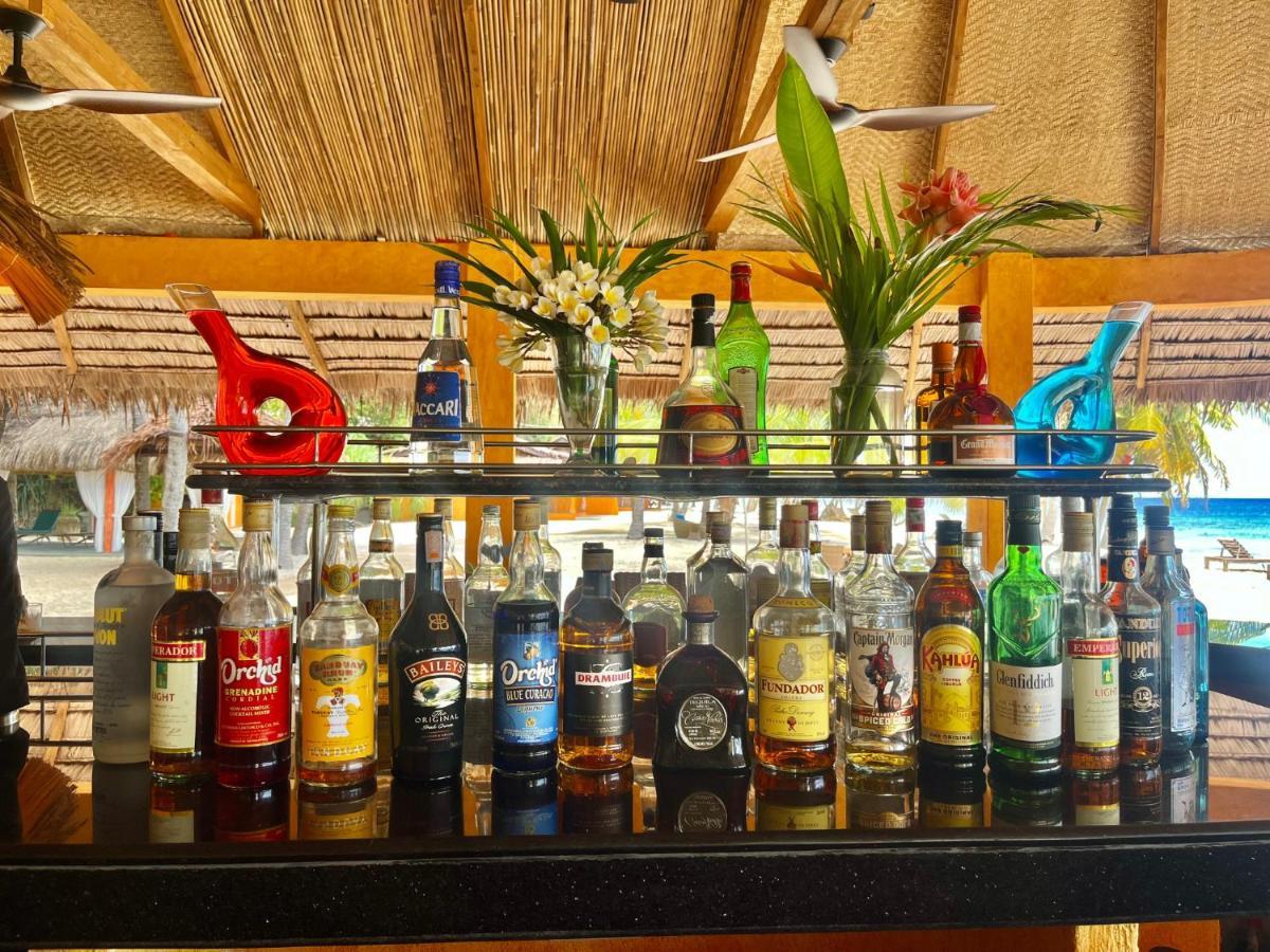 Coco Grove Beach Resort, Siquijor Island ภายนอก รูปภาพ Rum bottles at a bar in the Caribbean