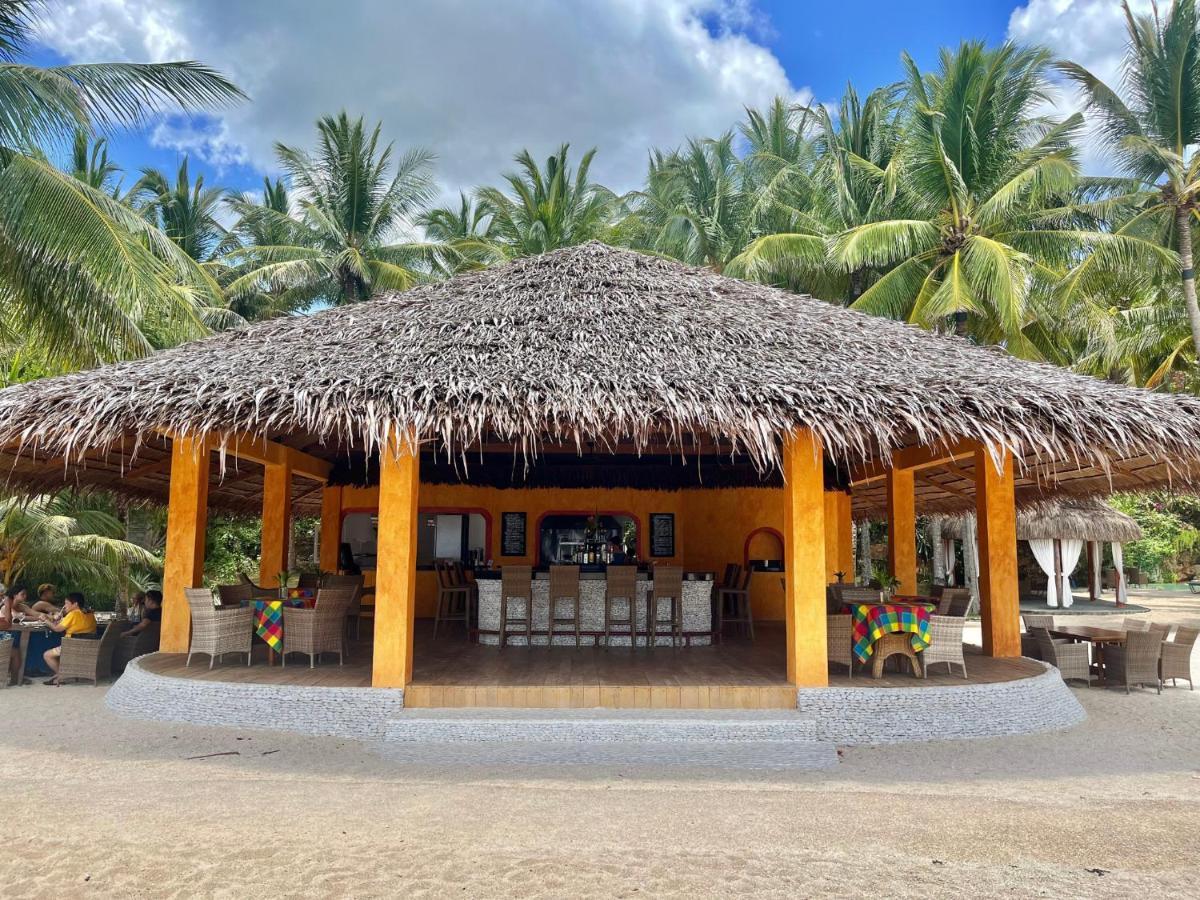 Coco Grove Beach Resort, Siquijor Island ภายนอก รูปภาพ The beach bar at the resort