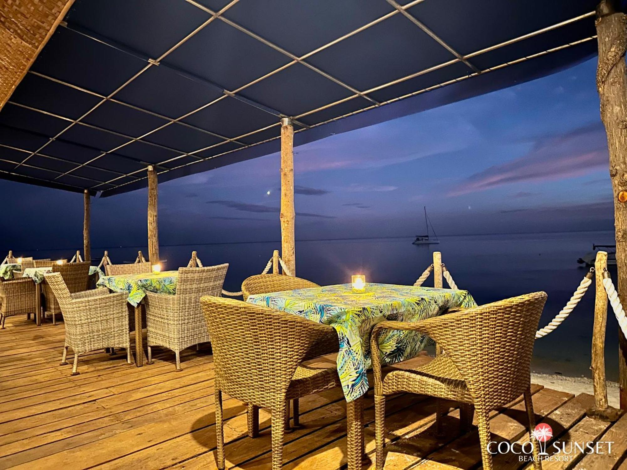 Coco Grove Beach Resort, Siquijor Island ภายนอก รูปภาพ The restaurant at the resort