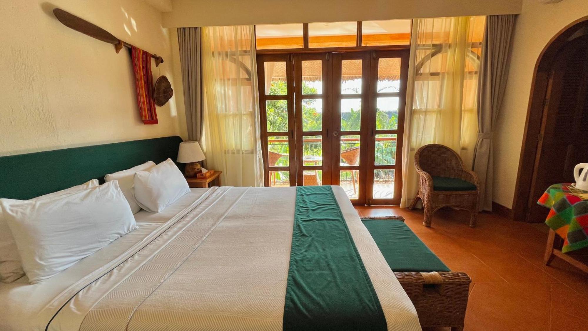 Coco Grove Beach Resort, Siquijor Island ห้อง รูปภาพ A room at the hotel