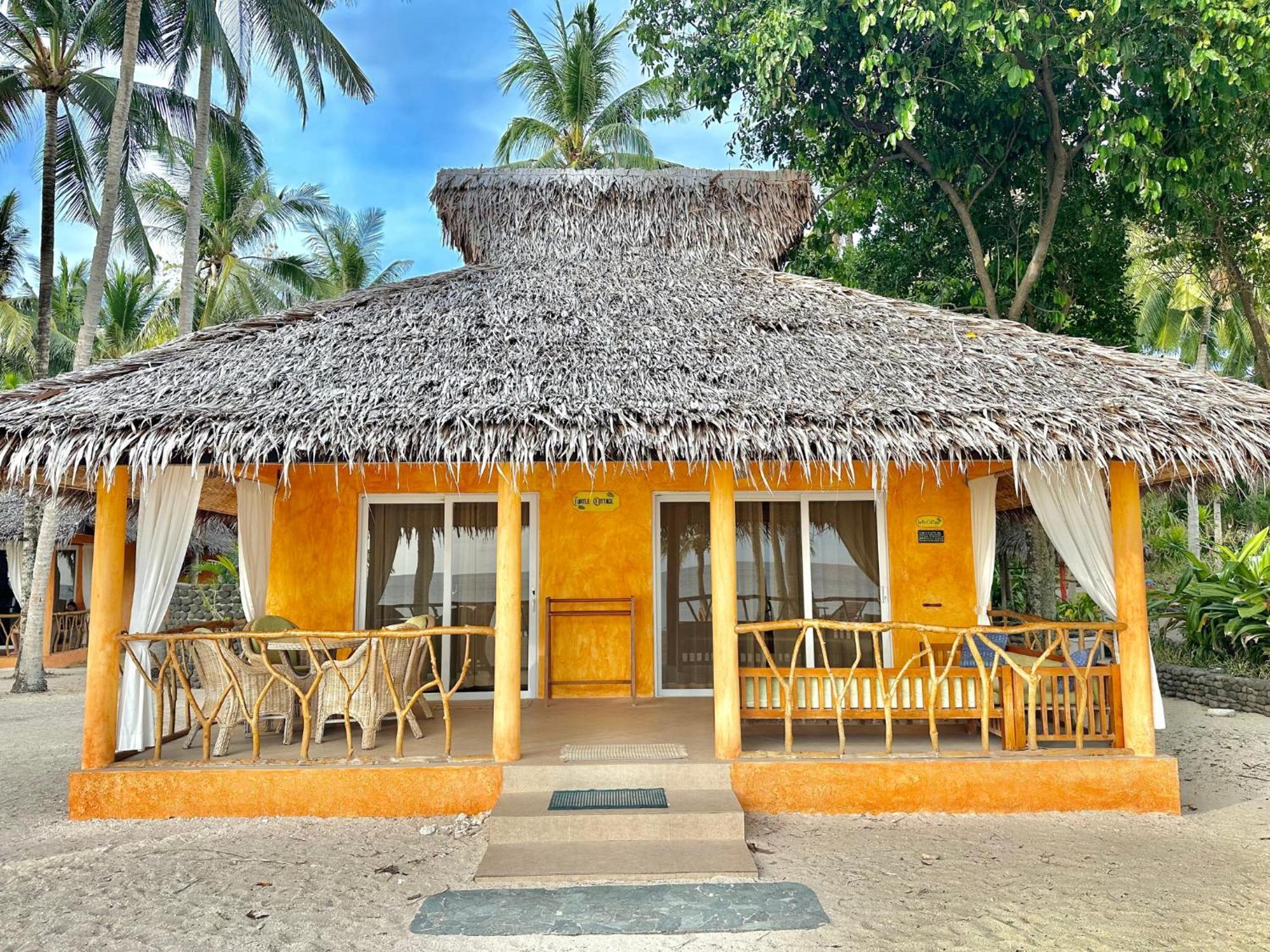 Coco Grove Beach Resort, Siquijor Island ห้อง รูปภาพ The restaurant at the resort